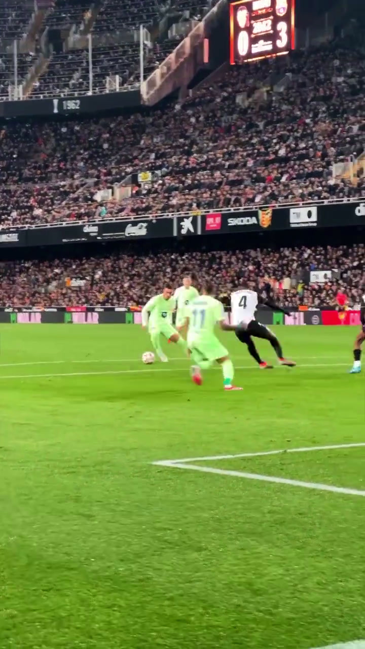 巴萨险胜英格兰,博格巴完成帽子戏法 巴萨险胜英格兰,博格巴完成帽子戏法