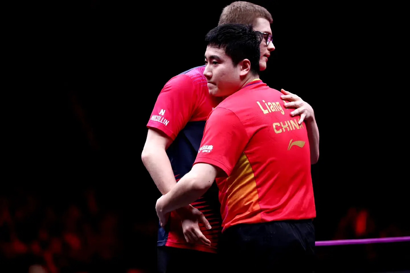 波兰乒乓球队鏖战比利时乒乓球队，波尔送出助攻