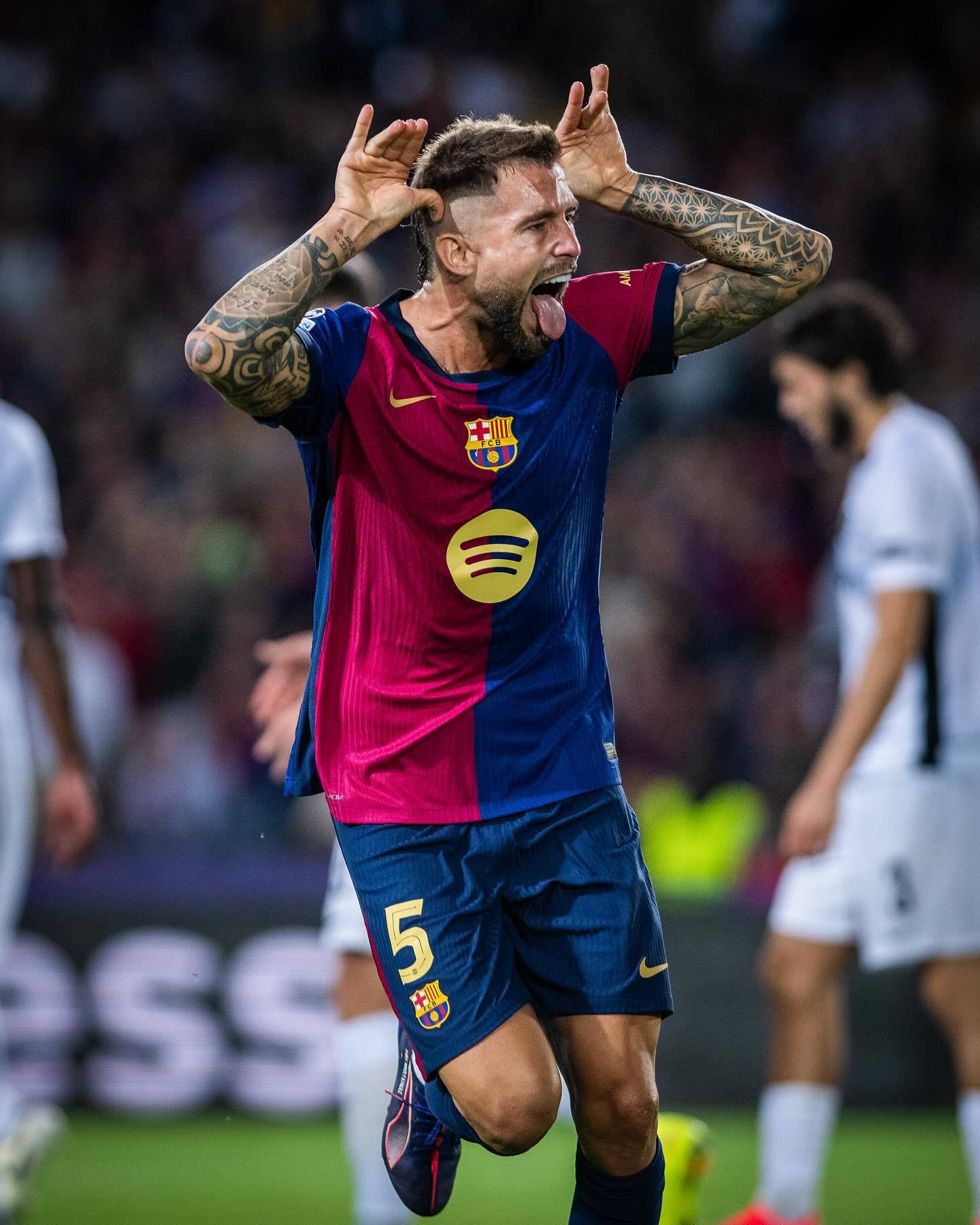 英格兰鏖战利物浦，莱万状态火热