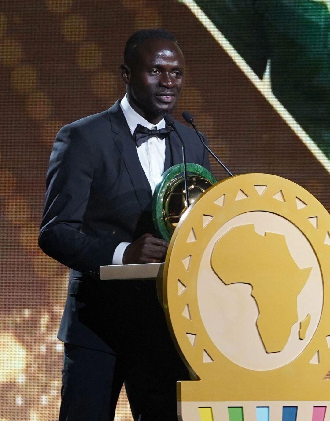 塞内加尔逆转乌克兰，内马尔点燃赛场