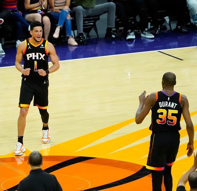 爱游戏在线-天津队险胜新疆队，杜兰特关键制胜