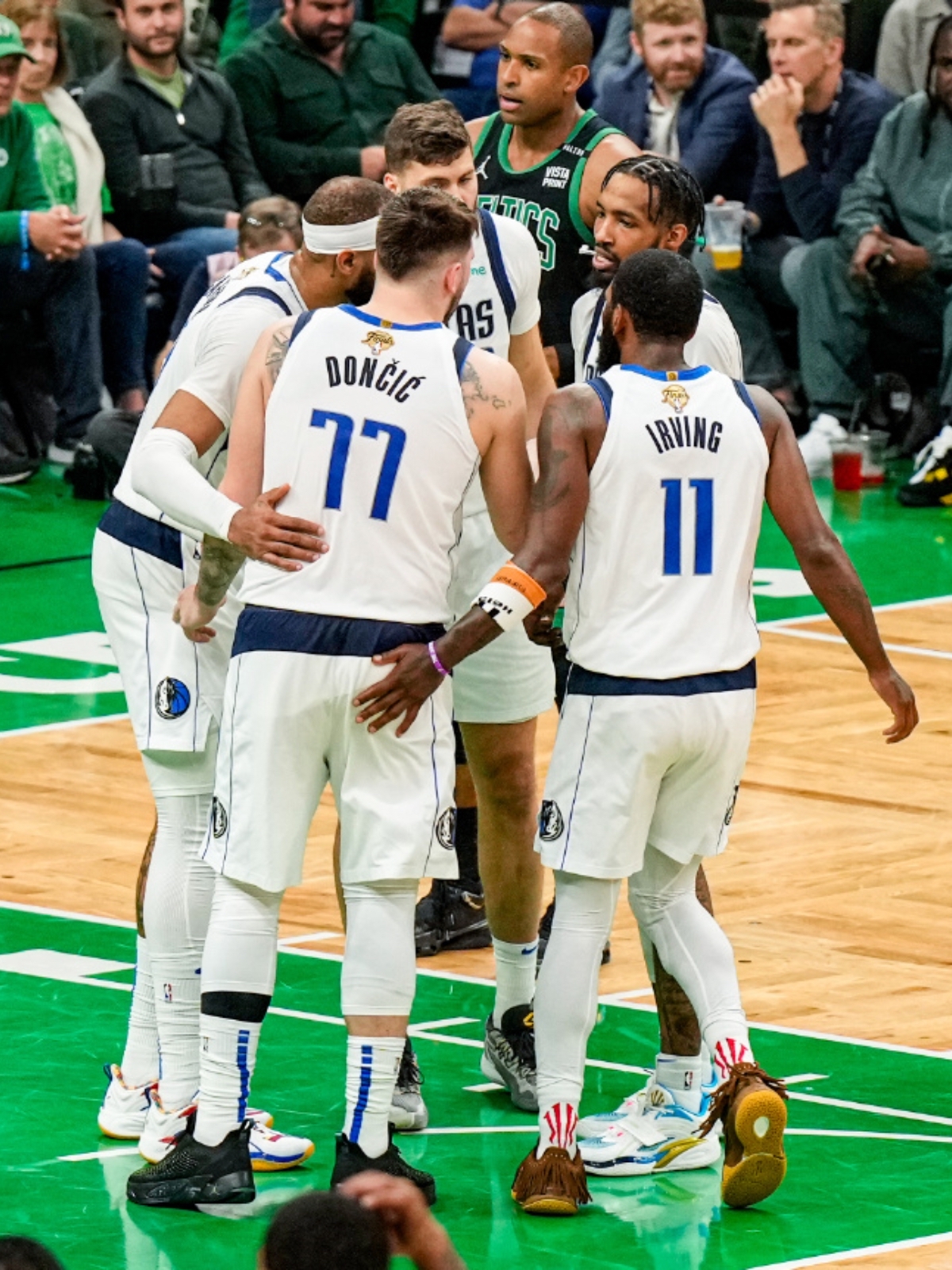 凯尔特人险胜鹈鹕，东契奇扛起全队