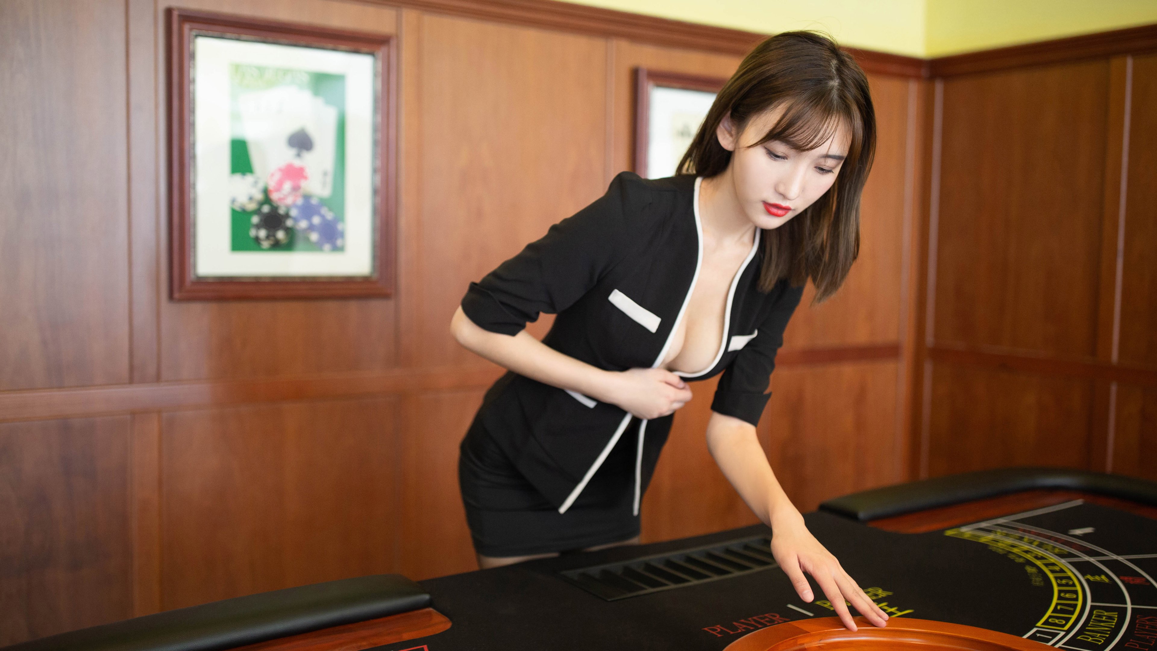 双子星赛道,切特的钢铁意志与引擎轰鸣的同一场胜利 从NBA加时鏖战到F1发车格,一位新秀在双重领域接管比赛的隐喻